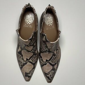 🌟 Vince Camuto Snakeskin Booties – Size 10
